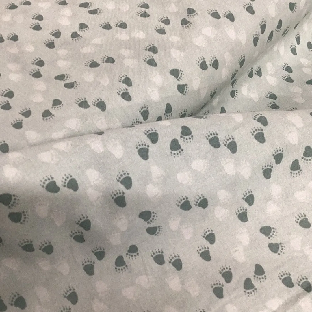 Woodie Winterland - Dark Green & White on Pale Green | Stoffabrics #MCS16-116